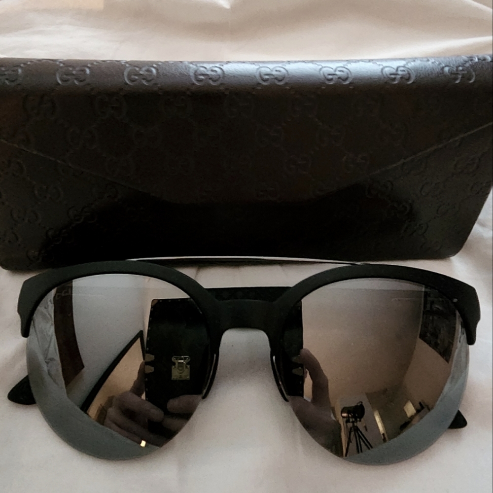 Gucci round black sunglasses